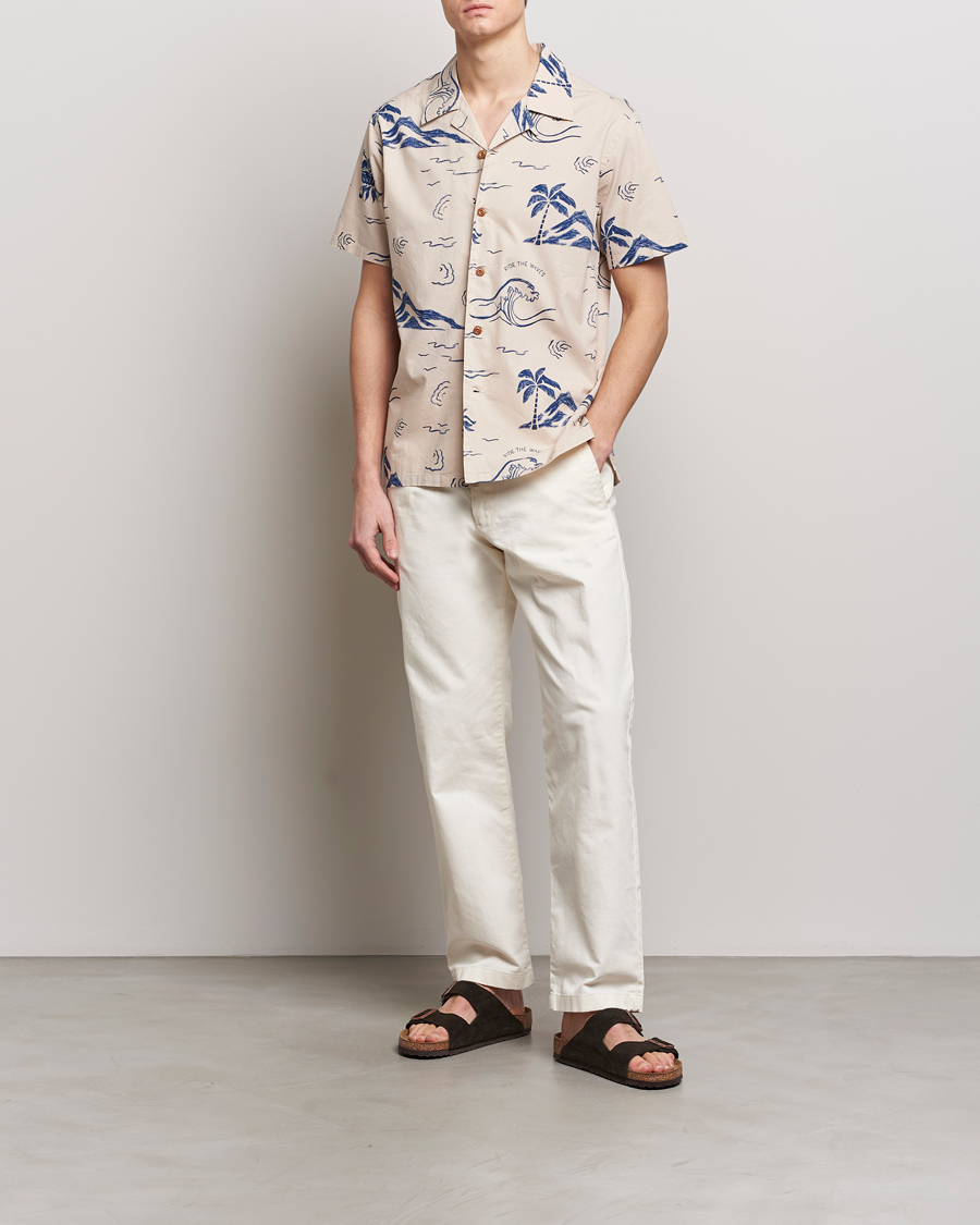 Uomini | Camicie | Nudie Jeans | Arvid Printed Waves Hawaii Short Sleeve Shirt Ecru