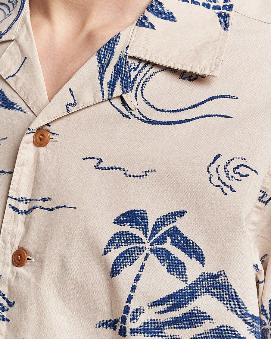 Uomini | Camicie | Nudie Jeans | Arvid Printed Waves Hawaii Short Sleeve Shirt Ecru