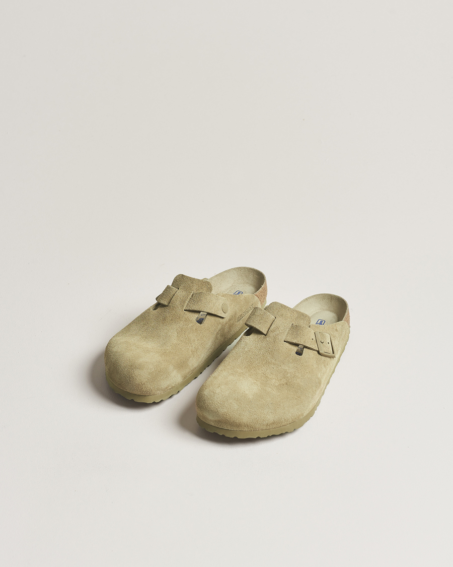 Uomini | BIRKENSTOCK Boston Soft Footbed Faded Khaki Suede | BIRKENSTOCK | Boston Soft Footbed Faded Khaki Suede