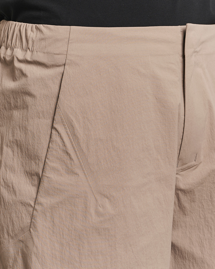 Uomini | Pantaloncini | Arc'teryx Veilance | Spere Lightweight Water Repellent Shorts Soil