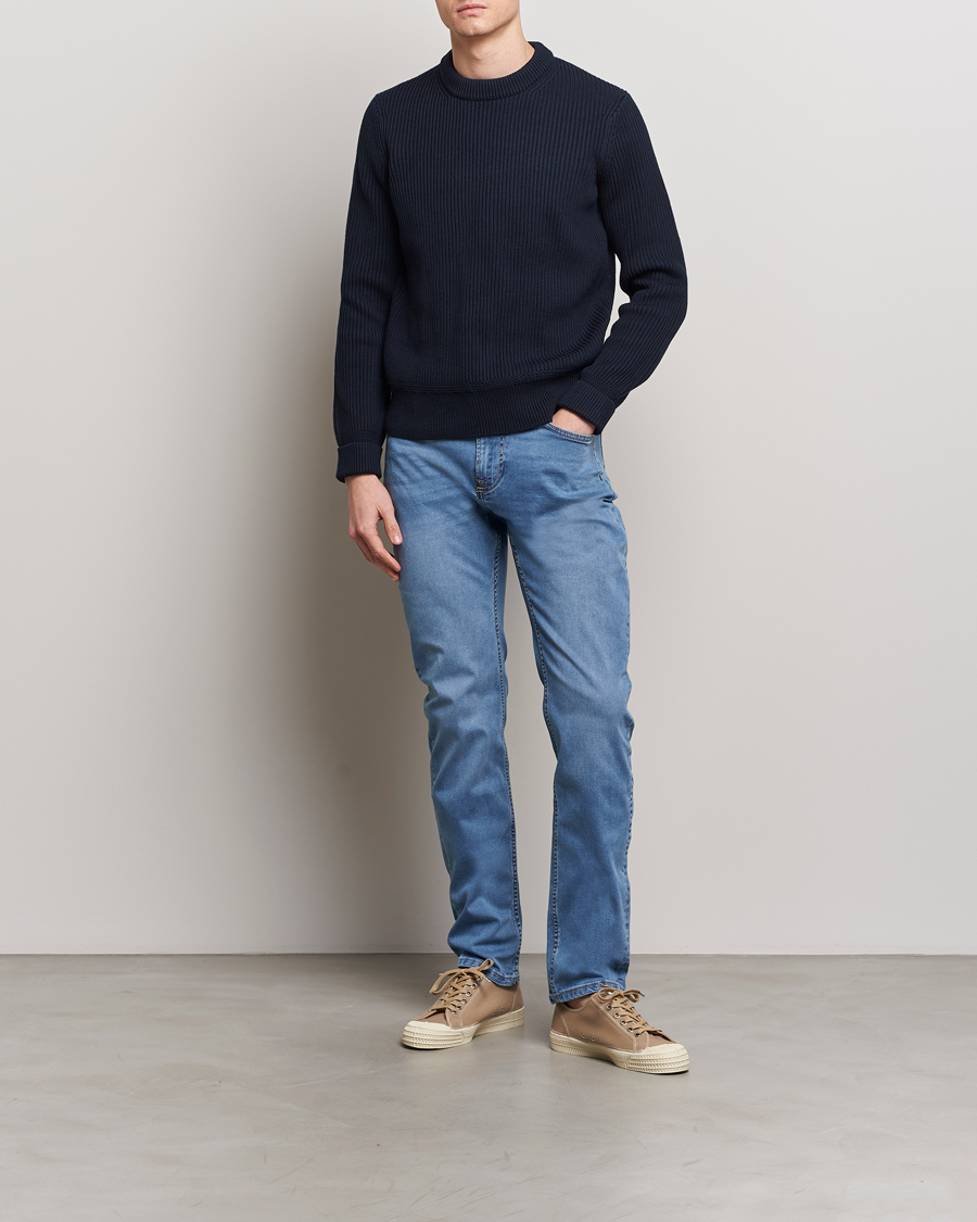Uomini | Jeans | Morris | James Satin Jeans Light Blue