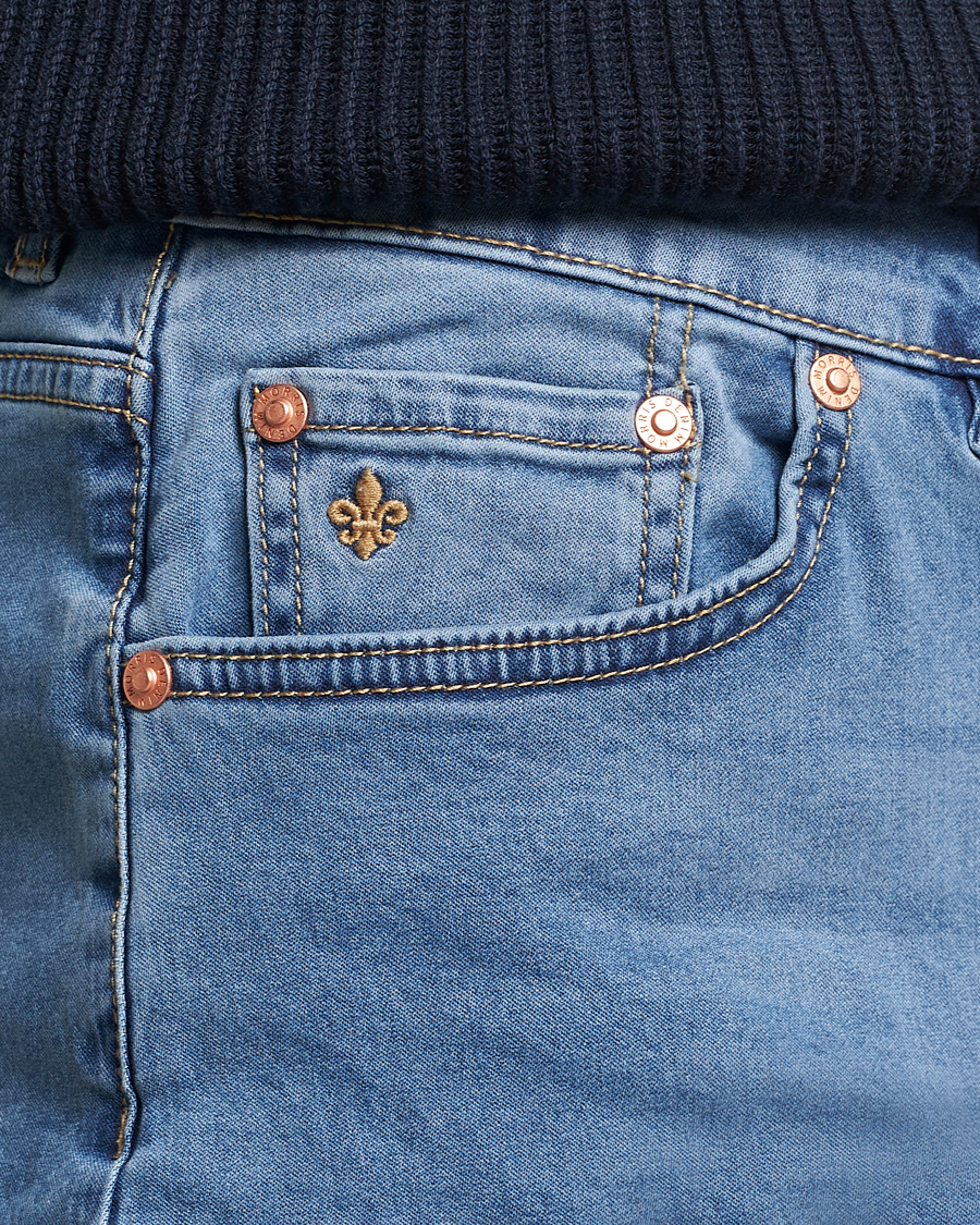 Uomini | Jeans | Morris | James Satin Jeans Light Blue