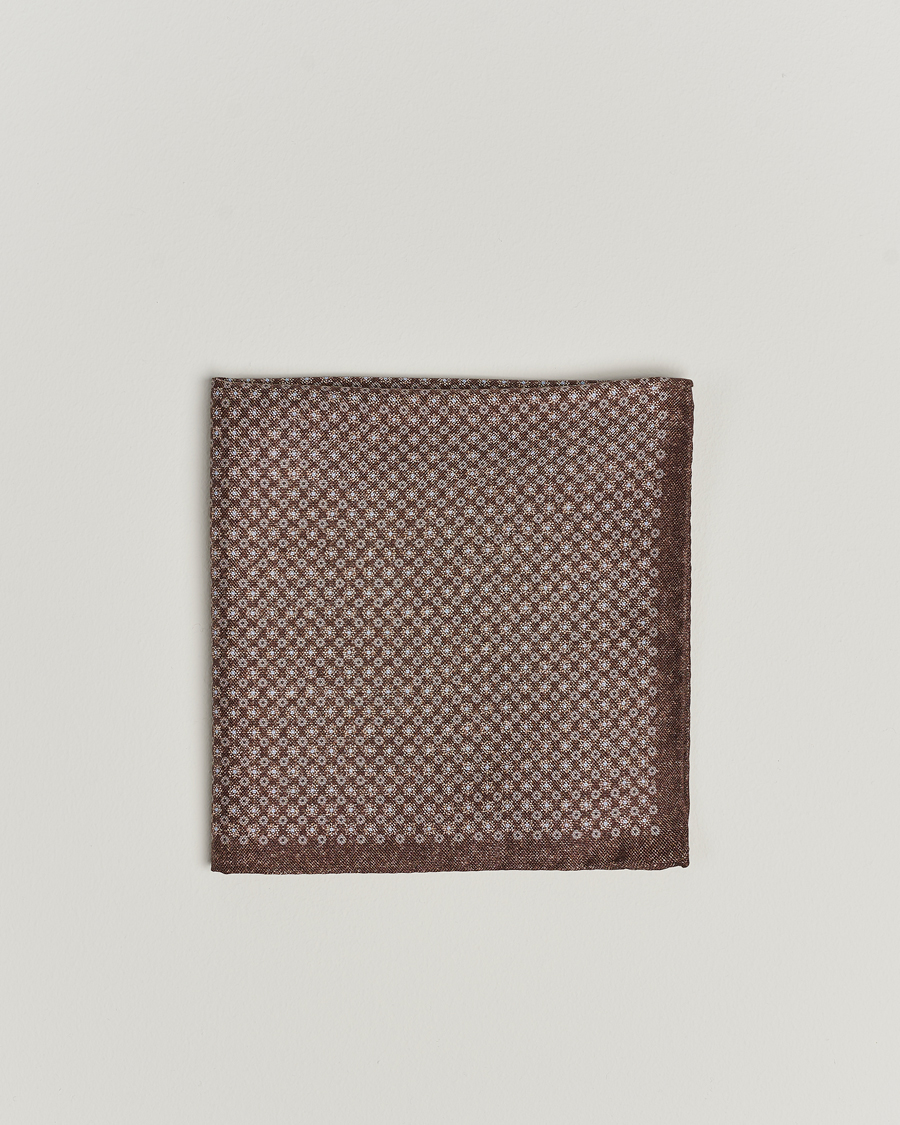 Uomini | Amanda Christensen Silk Oxford Printed Flower Pocket Square Dark Brown | Amanda Christensen | Silk Oxford Printed Flower Pocket Square Dark Brown