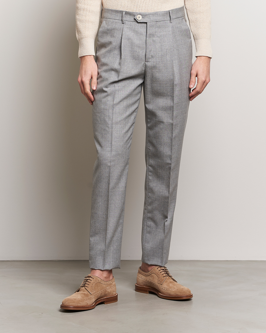 Uomini | Pantaloni | Brunello Cucinelli | Pleated Wool Trousers Light Grey