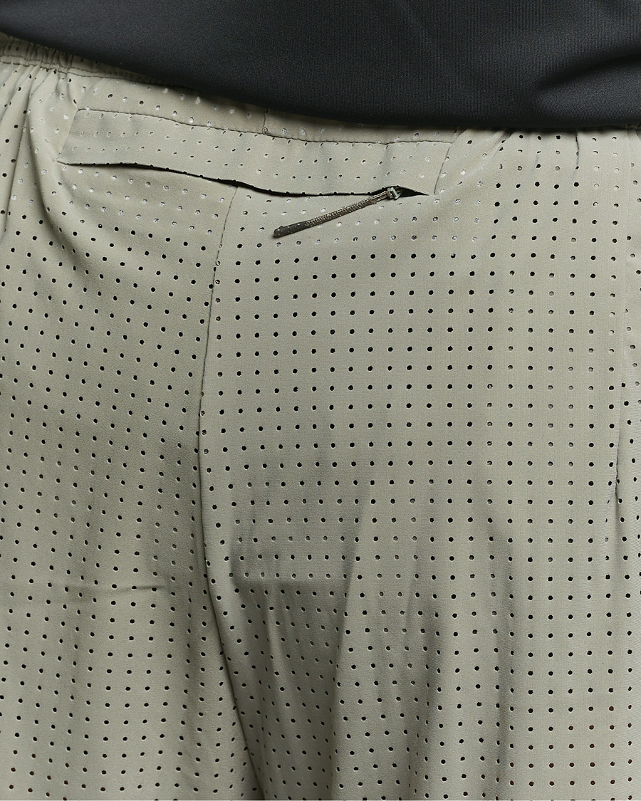 Uomini | Pantaloncini | Satisfy | Space-O 5 Inch Shorts Dark Sage