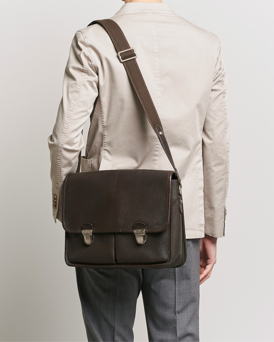 Uomini | Louis Vuitton Pre-Owned Alexei Leather Messenger Bag Leather Brown | Louis Vuitton Pre-Owned | Alexei Leather Messenger Bag Leather Brown