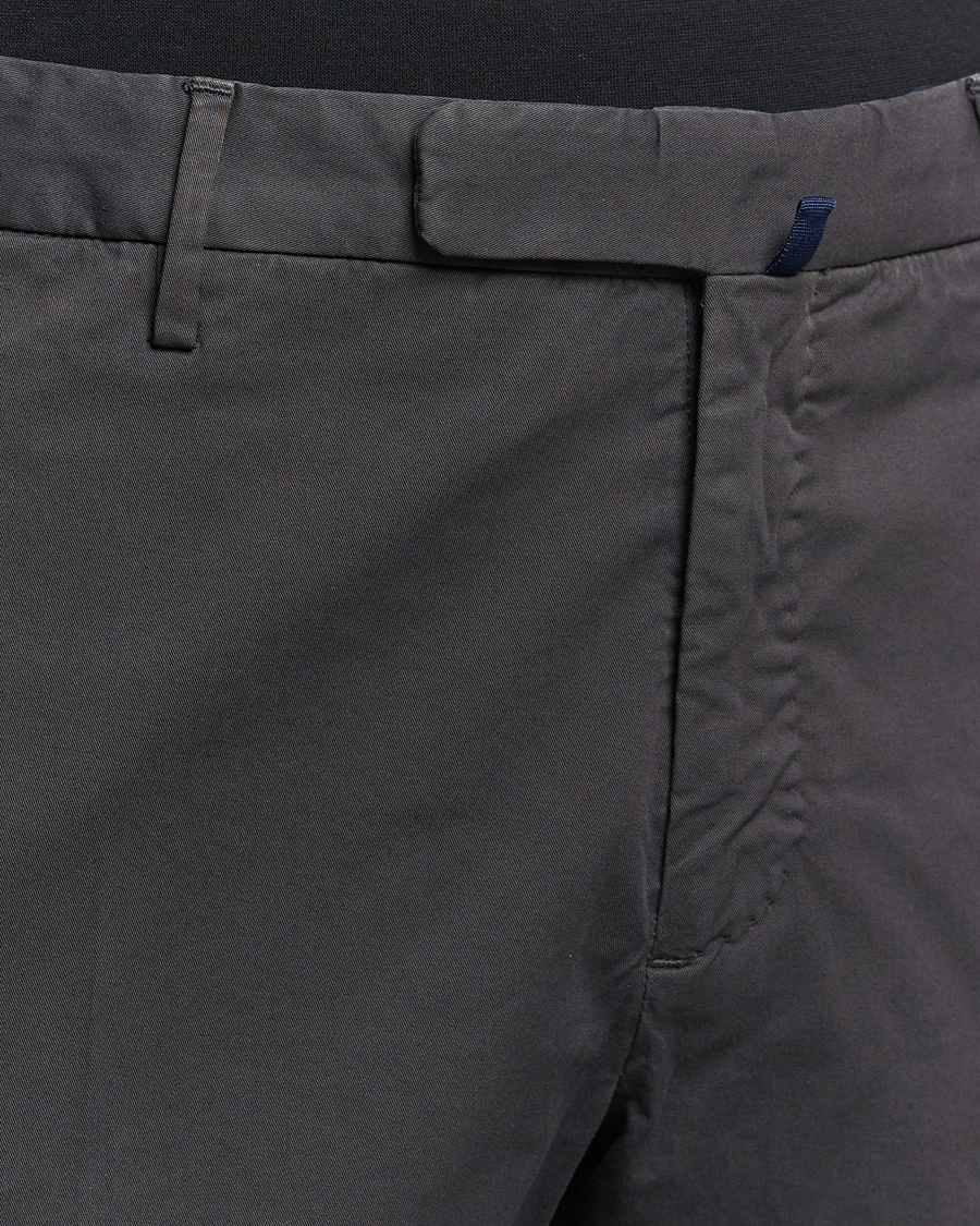 Uomini | Pantaloni | Incotex | Slim Fit Comfort Chinos Charcoal