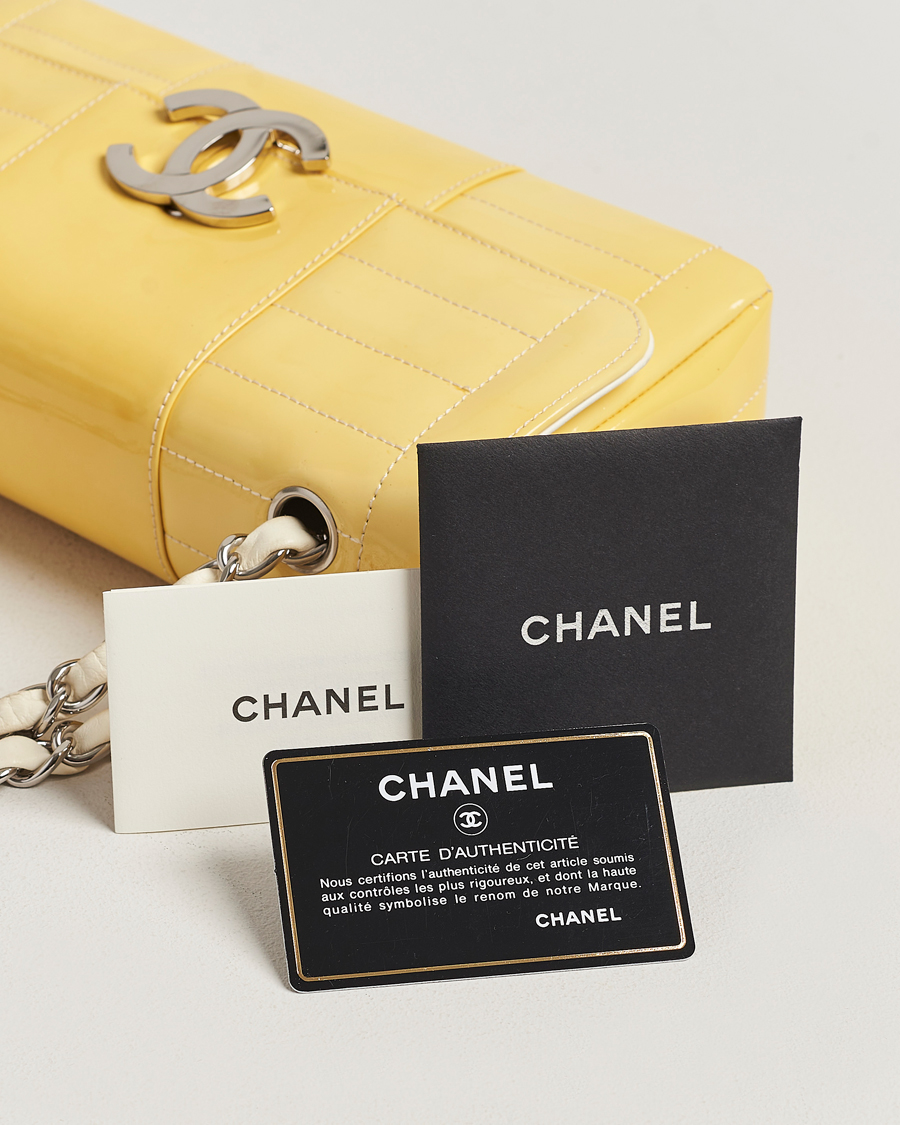 Uomini | Chanel Pre-Owned Patent Flap Bag Yellow | Chanel Pre-Owned | Patent Flap Bag Yellow