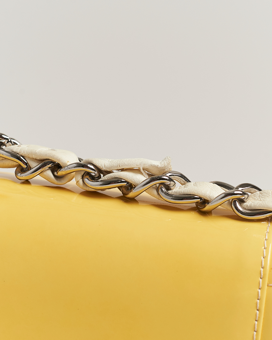 Uomini | Chanel Pre-Owned Patent Flap Bag Yellow | Chanel Pre-Owned | Patent Flap Bag Yellow