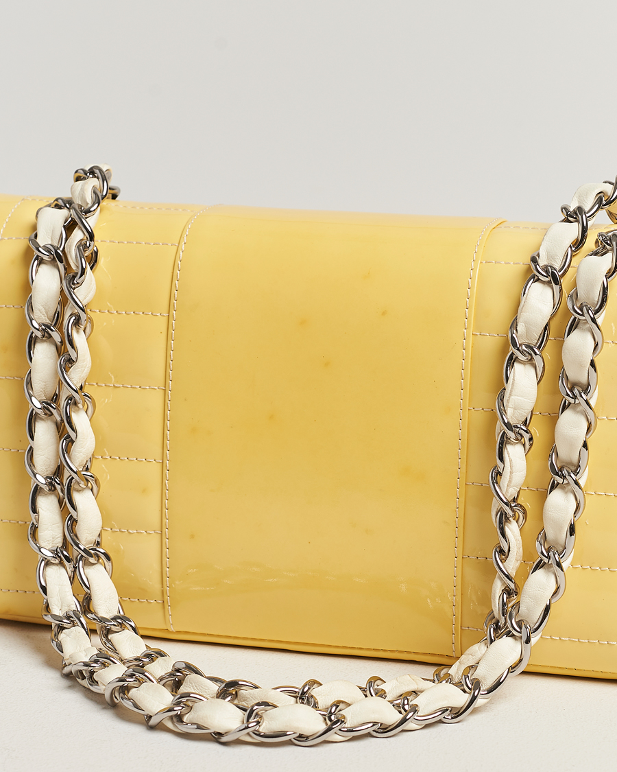 Uomini | Chanel Pre-Owned Patent Flap Bag Yellow | Chanel Pre-Owned | Patent Flap Bag Yellow