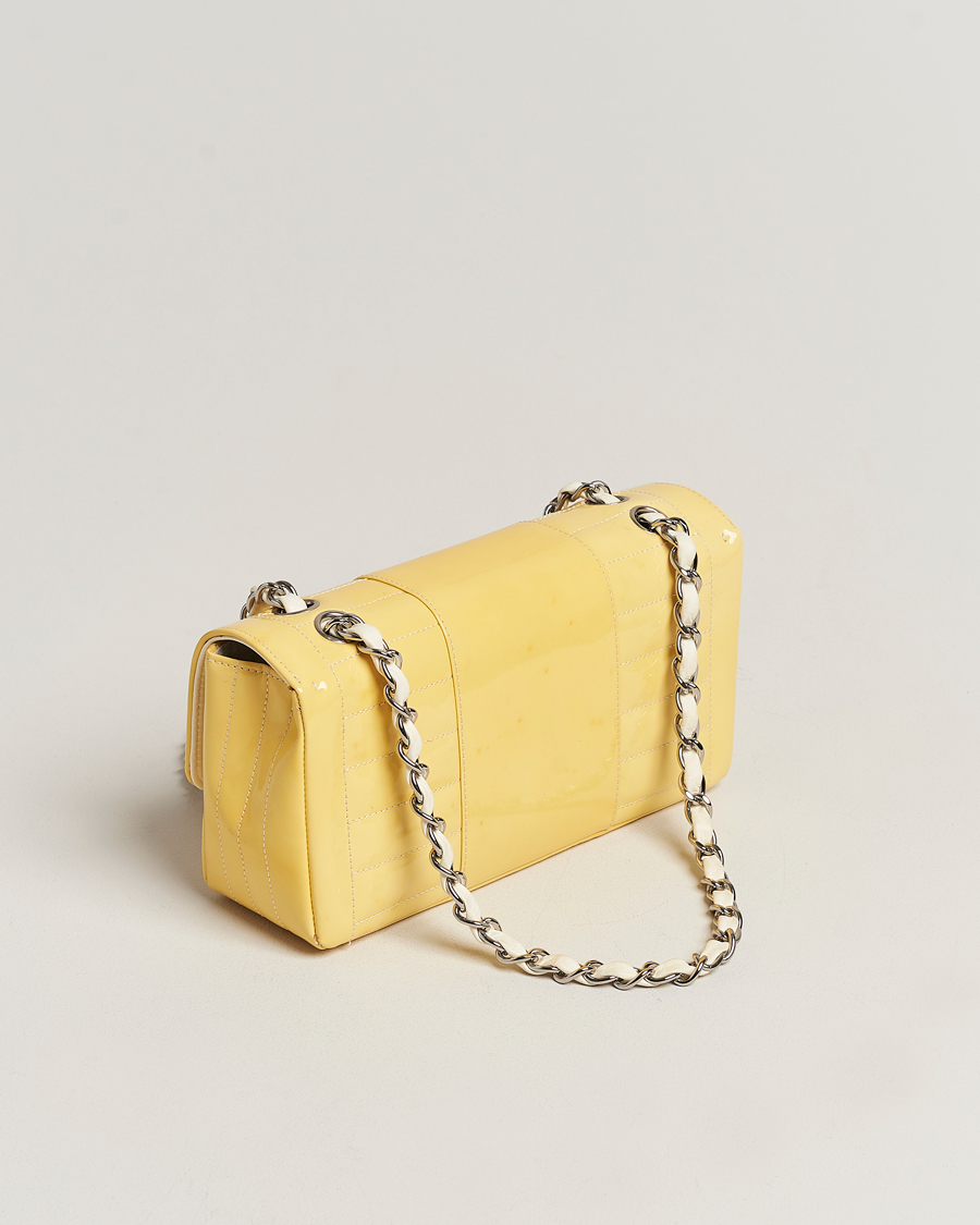 Uomini | Chanel Pre-Owned Patent Flap Bag Yellow | Chanel Pre-Owned | Patent Flap Bag Yellow