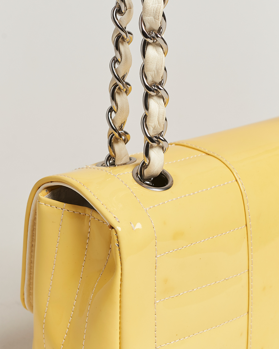 Uomini | Chanel Pre-Owned Patent Flap Bag Yellow | Chanel Pre-Owned | Patent Flap Bag Yellow