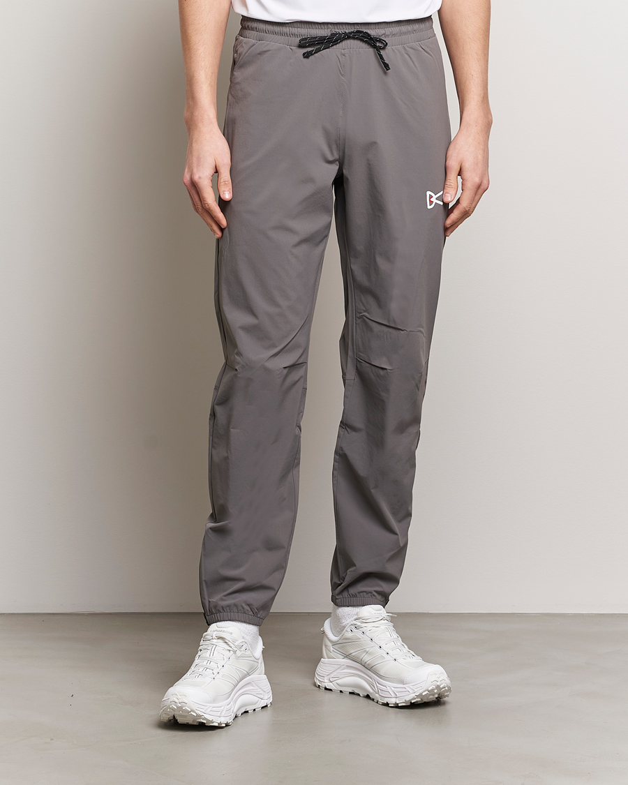 Uomini | Pantaloni | District Vision | Lightweight DWR Track Pants Charcoal