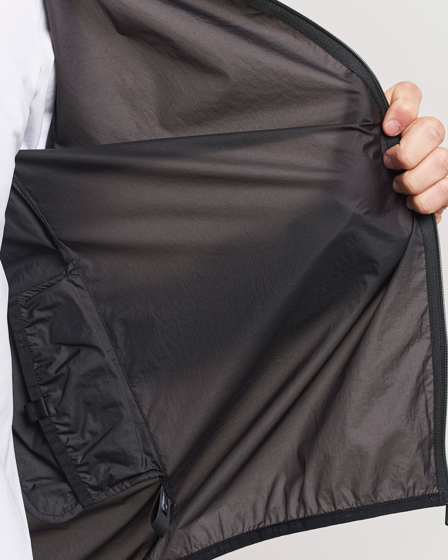 Uomini | Giacche | District Vision | Ultralight Packable DWR Wind Jacket Black