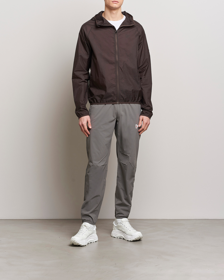 Uomini | Giacche | District Vision | Ultralight Packable DWR Wind Jacket Cacao