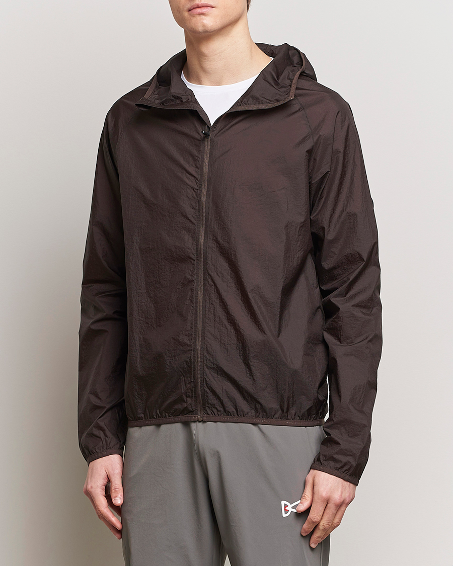 Uomini | Giacche | District Vision | Ultralight Packable DWR Wind Jacket Cacao