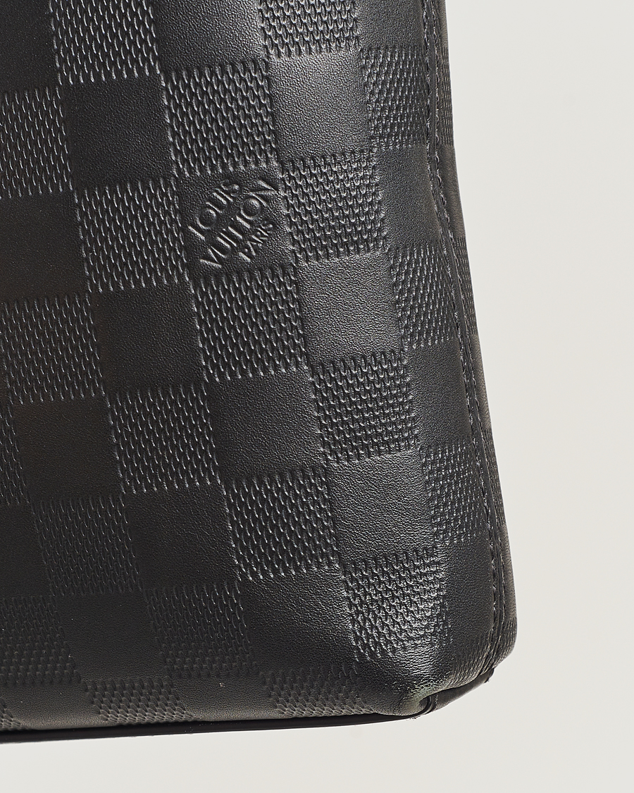 Uomini | Louis Vuitton Pre-Owned Damier Infini Pochette District Shoulder Bag | Louis Vuitton Pre-Owned | Damier Infini Pochette District Shoulder Bag