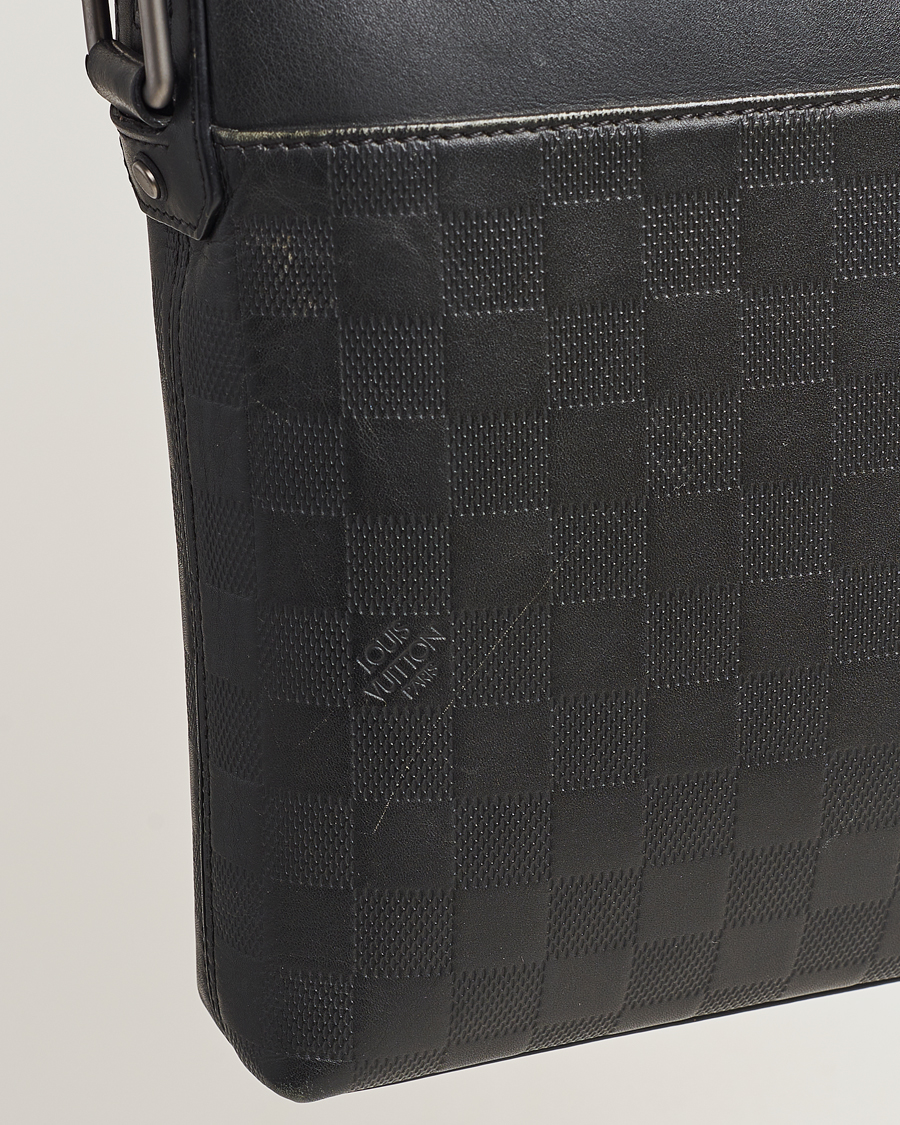 Uomini | Louis Vuitton Pre-Owned Damier Infini Pochette District Shoulder Bag | Louis Vuitton Pre-Owned | Damier Infini Pochette District Shoulder Bag