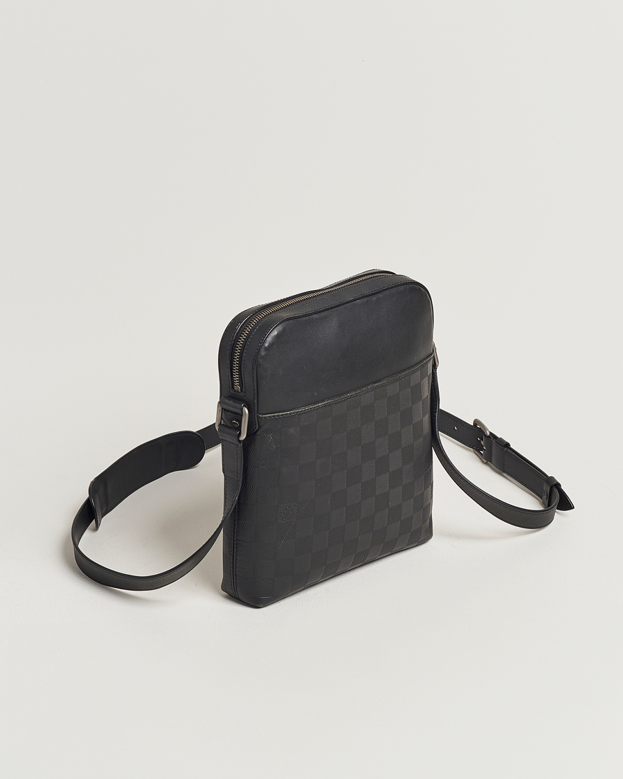 Uomini | Louis Vuitton Pre-Owned Damier Infini Pochette District Shoulder Bag | Louis Vuitton Pre-Owned | Damier Infini Pochette District Shoulder Bag