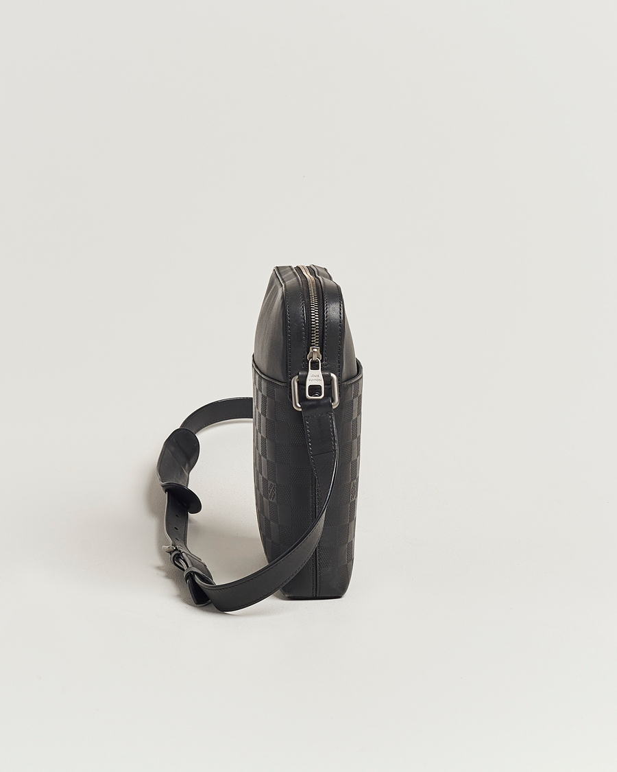 Uomini | Louis Vuitton Pre-Owned Damier Infini Pochette District Shoulder Bag | Louis Vuitton Pre-Owned | Damier Infini Pochette District Shoulder Bag