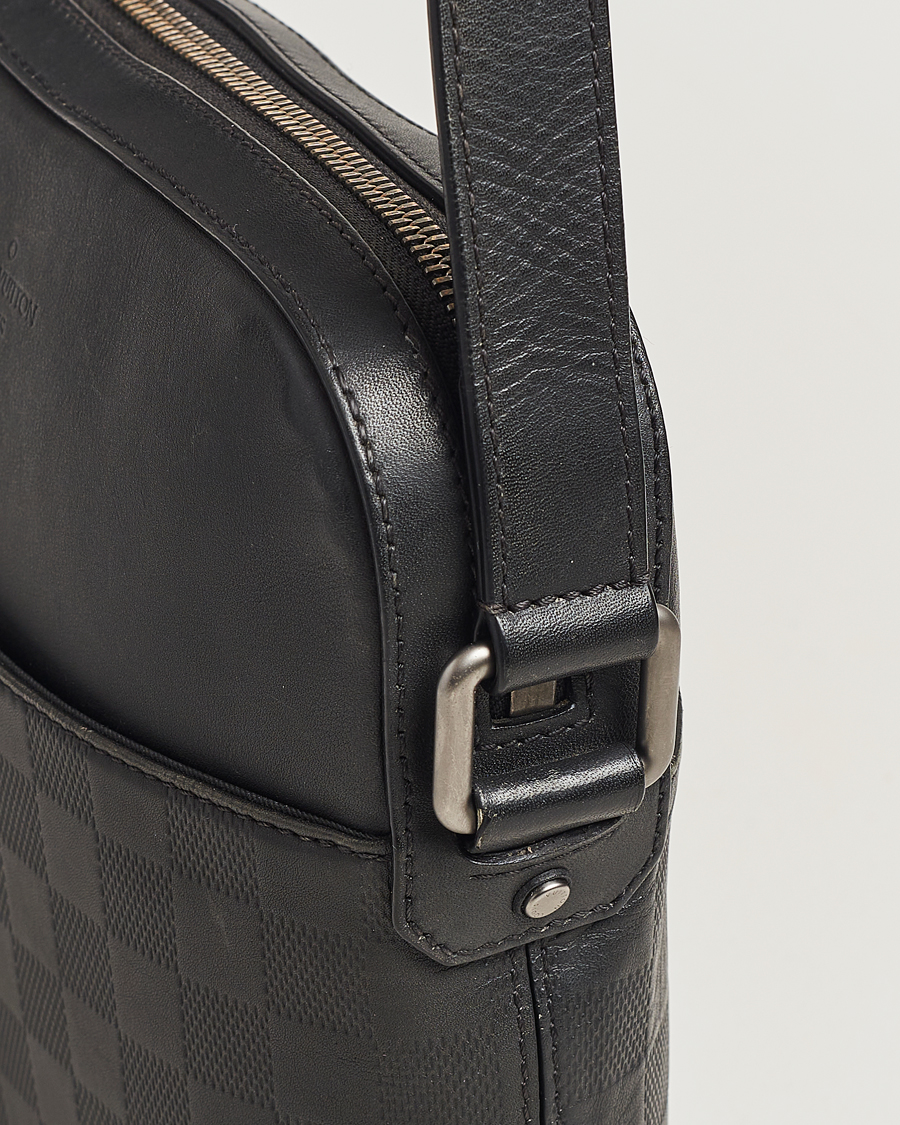 Uomini | Louis Vuitton Pre-Owned Damier Infini Pochette District Shoulder Bag | Louis Vuitton Pre-Owned | Damier Infini Pochette District Shoulder Bag