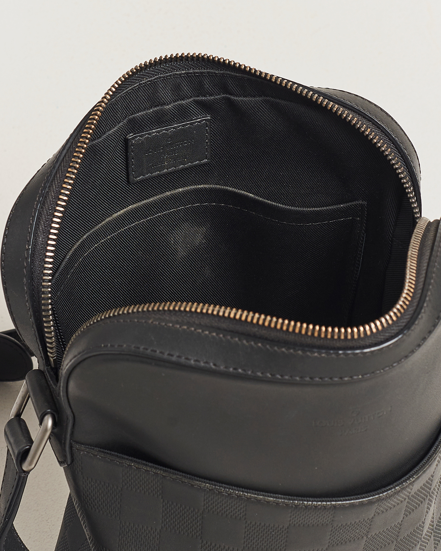 Uomini | Louis Vuitton Pre-Owned Damier Infini Pochette District Shoulder Bag | Louis Vuitton Pre-Owned | Damier Infini Pochette District Shoulder Bag