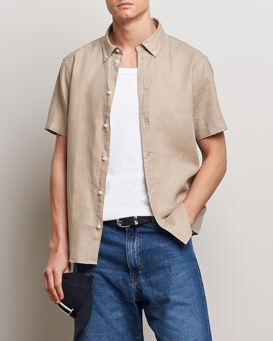 Uomini | Camicie | LES DEUX | Kris Short Sleeve Linen Shirt Dark Sand