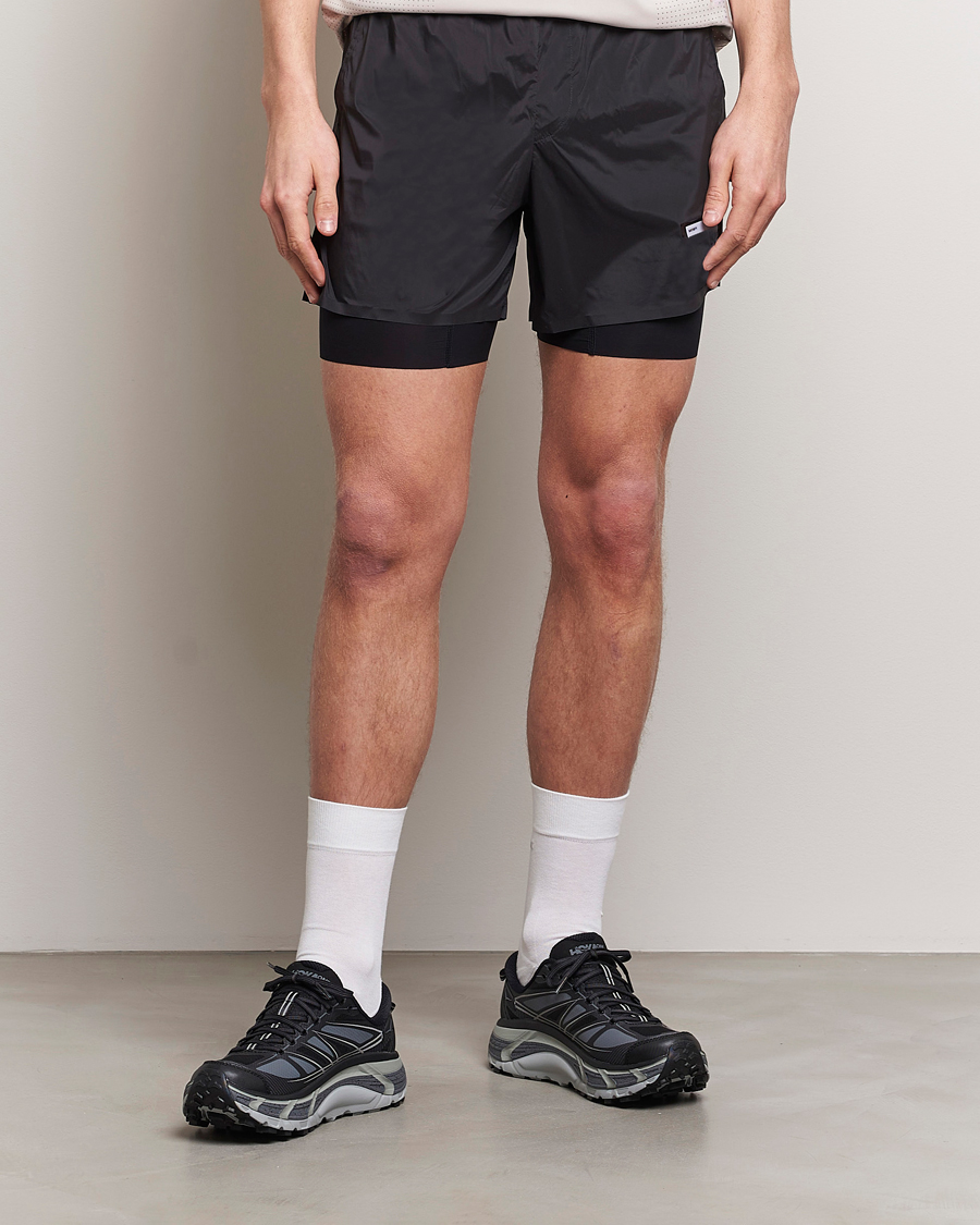 Uomini | Pantaloncini | Satisfy | TechSilk 5 Inch Shorts Black