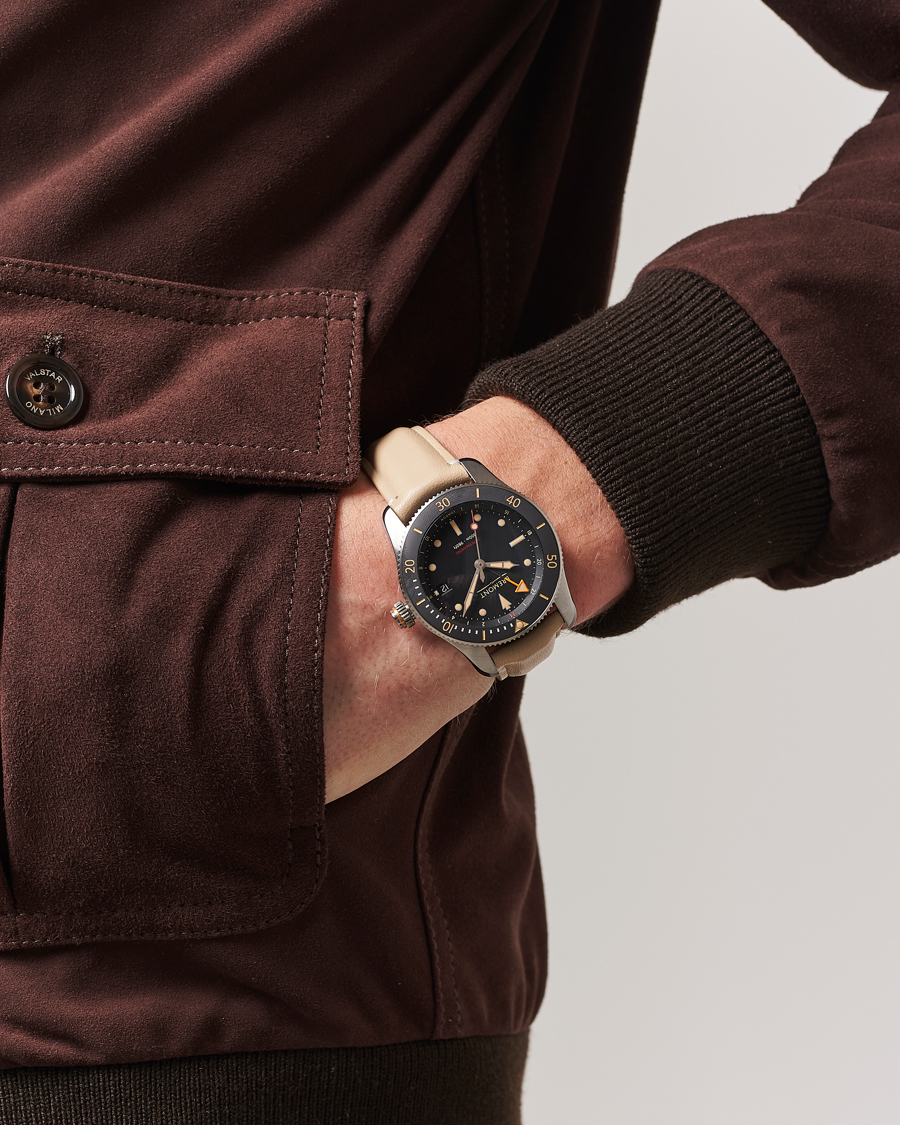 Uomini | Bremont S302 GMT Diver 40mm Sahara | Bremont | S302 GMT Diver 40mm Sahara