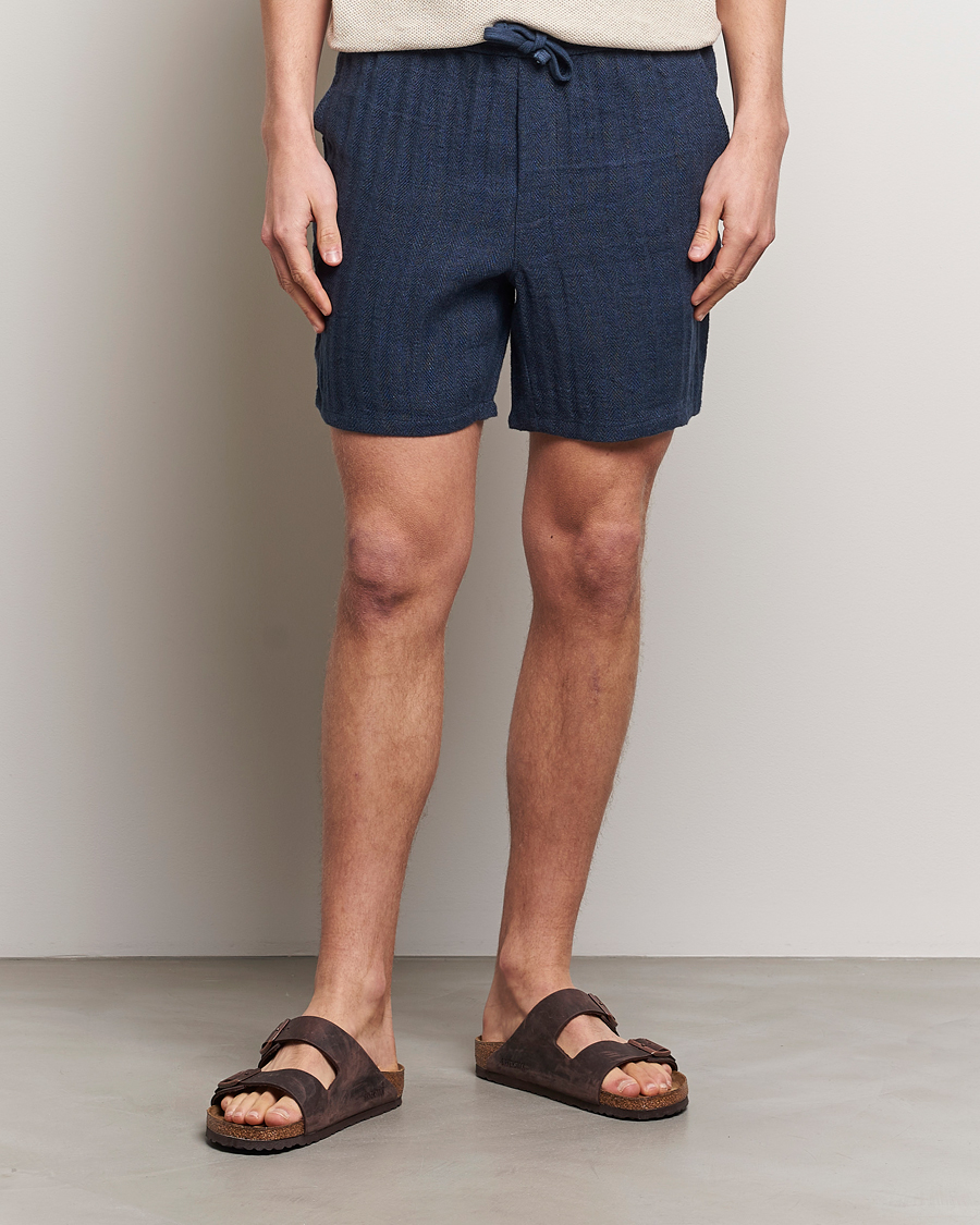 Uomini | Pantaloncini | A Day's March | Ipu Herringbone Linen Drawstring Shorts Indigo Blue