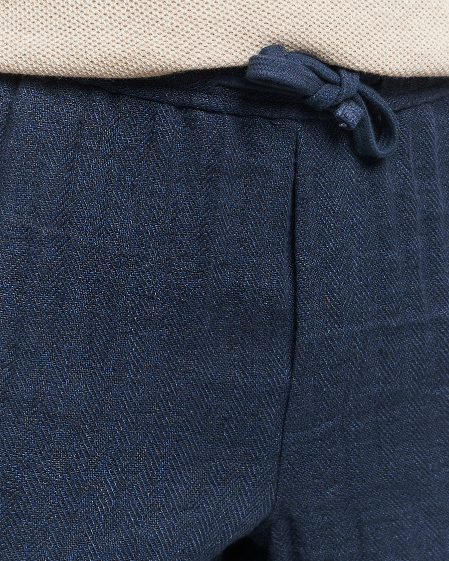 Uomini | Pantaloncini | A Day's March | Ipu Herringbone Linen Drawstring Shorts Indigo Blue