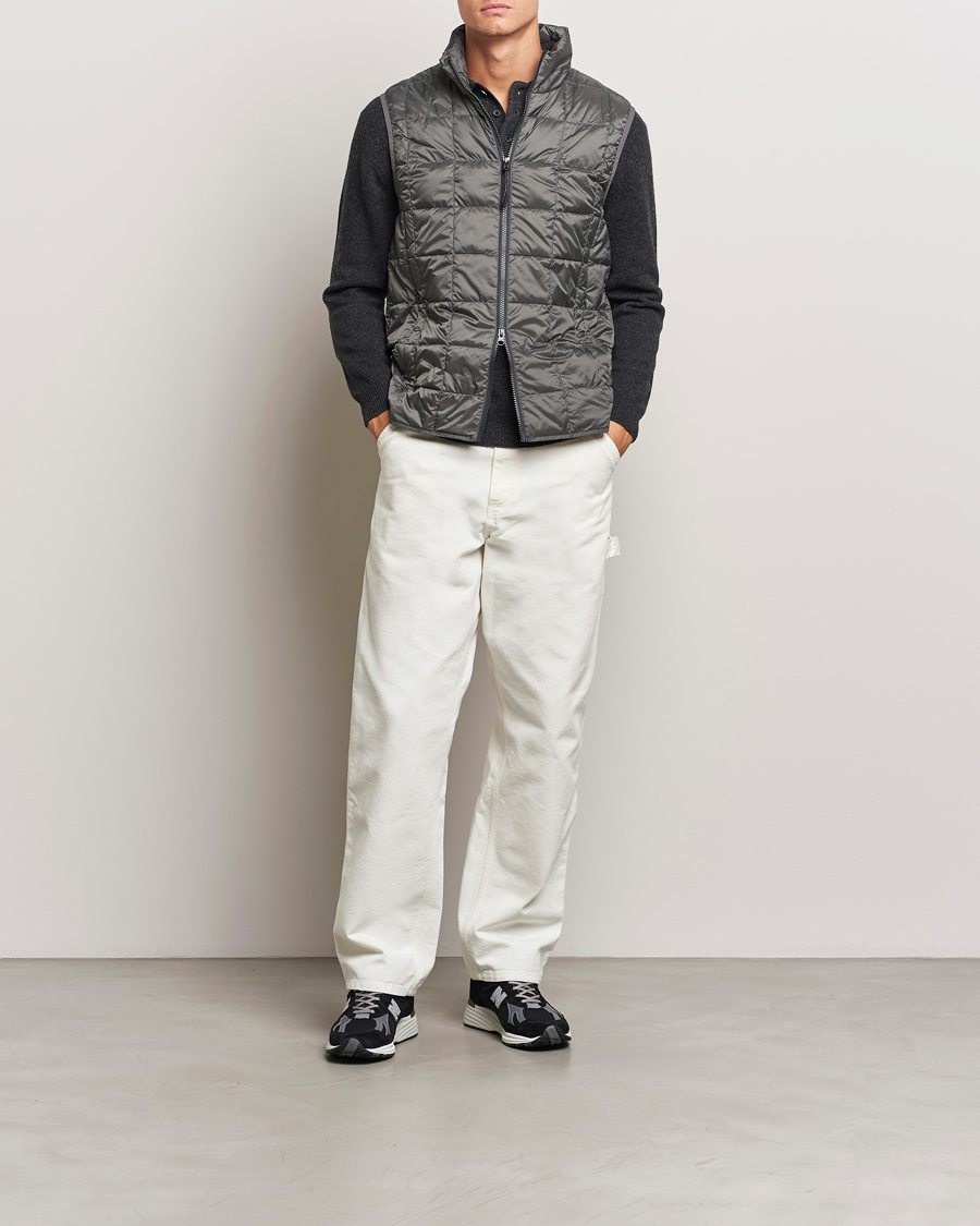 Uomini | Giacche | TAION | High Neck Full Zip Lightweight Down Vest Charcoal