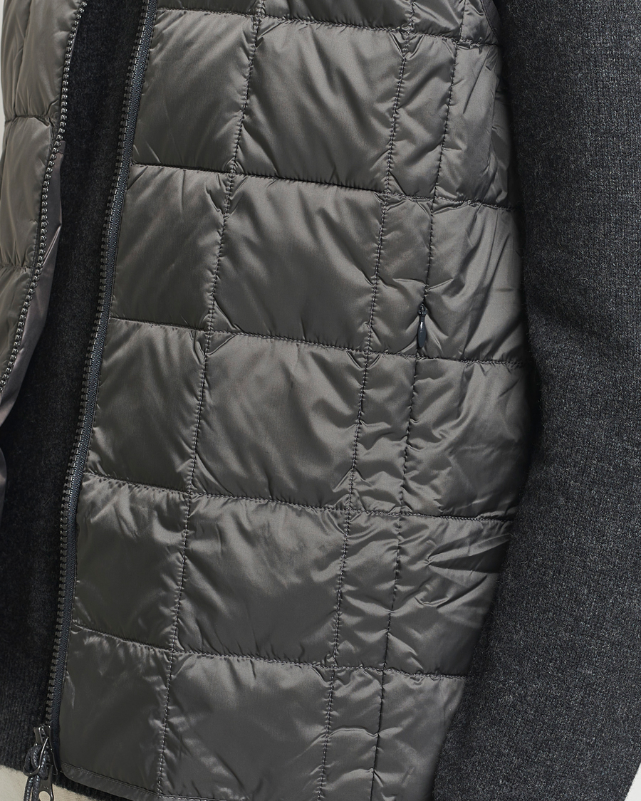 Uomini | Giacche | TAION | High Neck Full Zip Lightweight Down Vest Charcoal