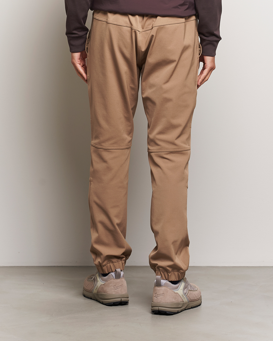 Uomini | Pantaloni | Moncler Grenoble | Belted Tech Pants Beige