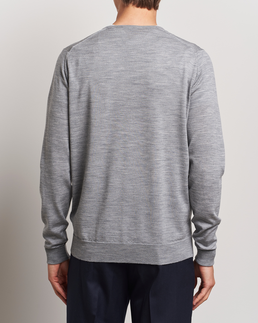 Uomini | Maglieria | John Smedley | Bobby Extra Fine Merino V-Neck Pullover Silver Grey