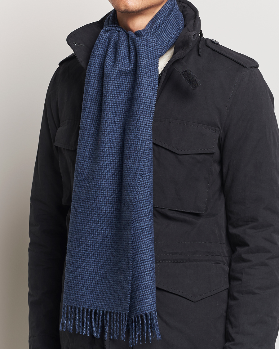 Uomini | Amanda Christensen Merino Wool Dogtooth Scarf Navy | Amanda Christensen | Merino Wool Dogtooth Scarf Navy