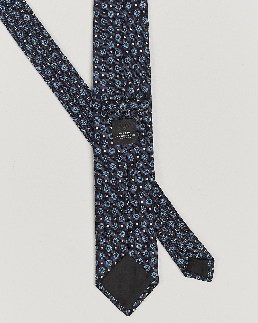 Uomini | Amanda Christensen Silk/Cotton Printed Flower 8cm Tie Navy | Amanda Christensen | Silk/Cotton Printed Flower 8cm Tie Navy