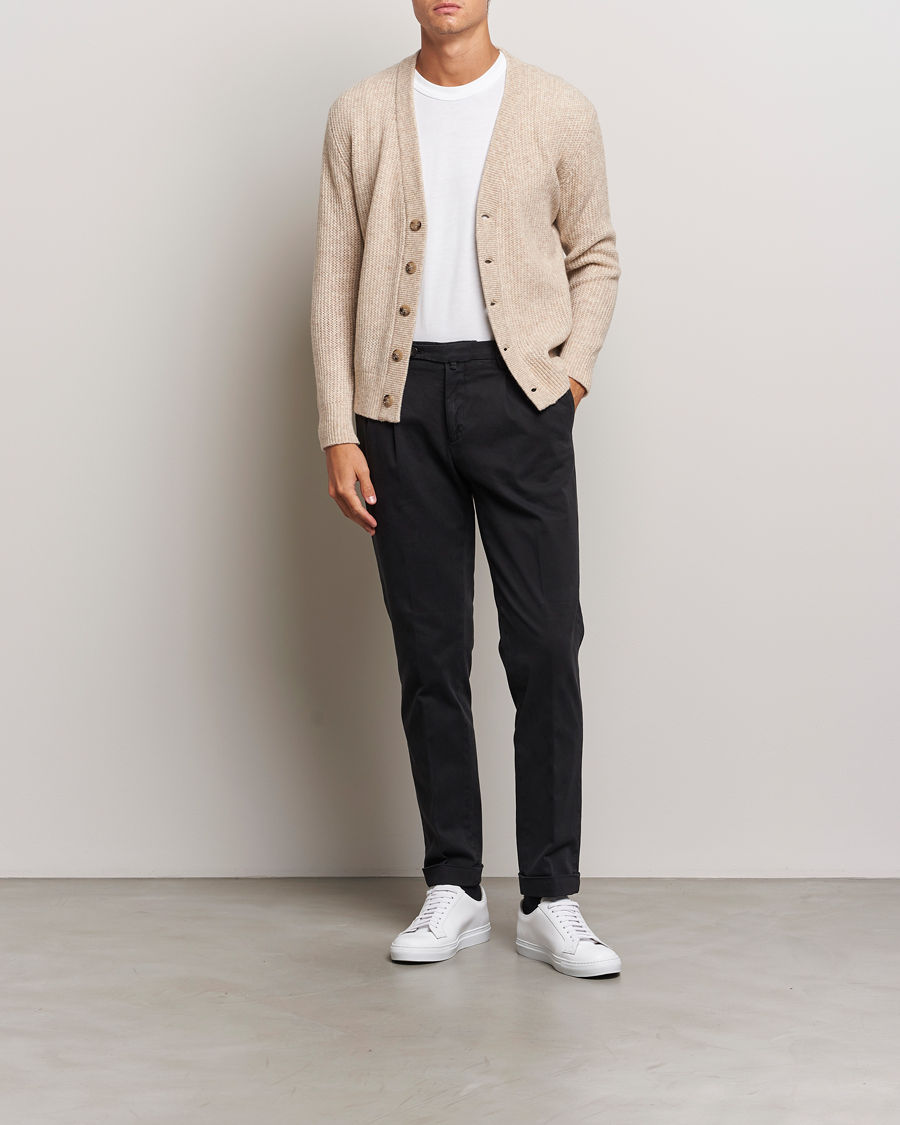 Uomini | Pantaloni | Briglia 1949 | Easy Fit Pleated Cotton Stretch Chino Black