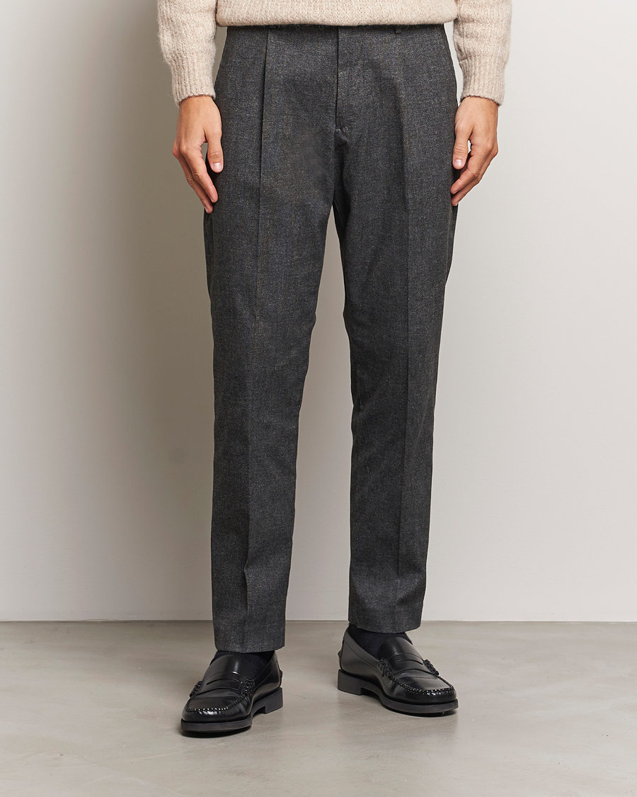 Uomini | Pantaloni | NN07 | Bill Pleated Brushed Cotton Trousers Black Melange