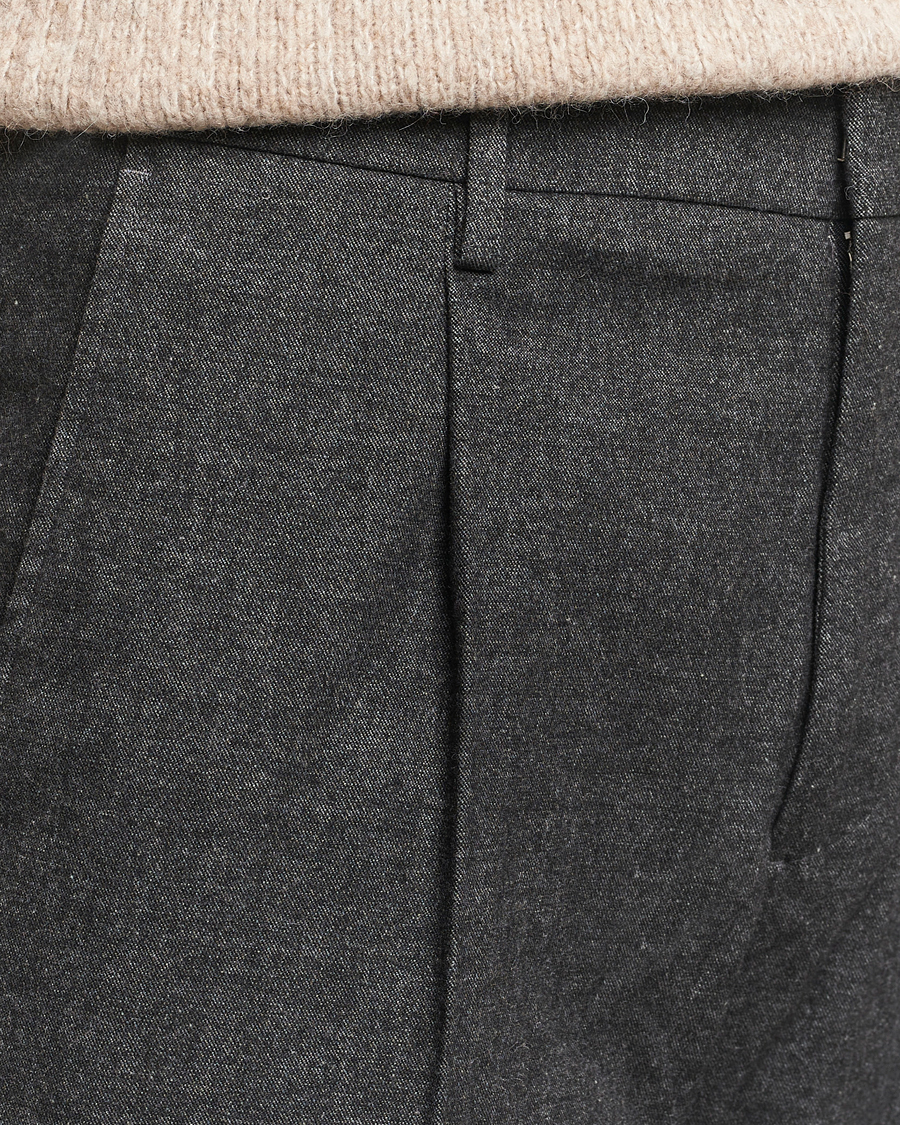 Uomini | Pantaloni | NN07 | Bill Pleated Brushed Cotton Trousers Black Melange