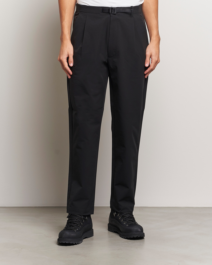 Uomini | Pantaloni | Goldwin | One Tuck Tapered Stretch Pants Black