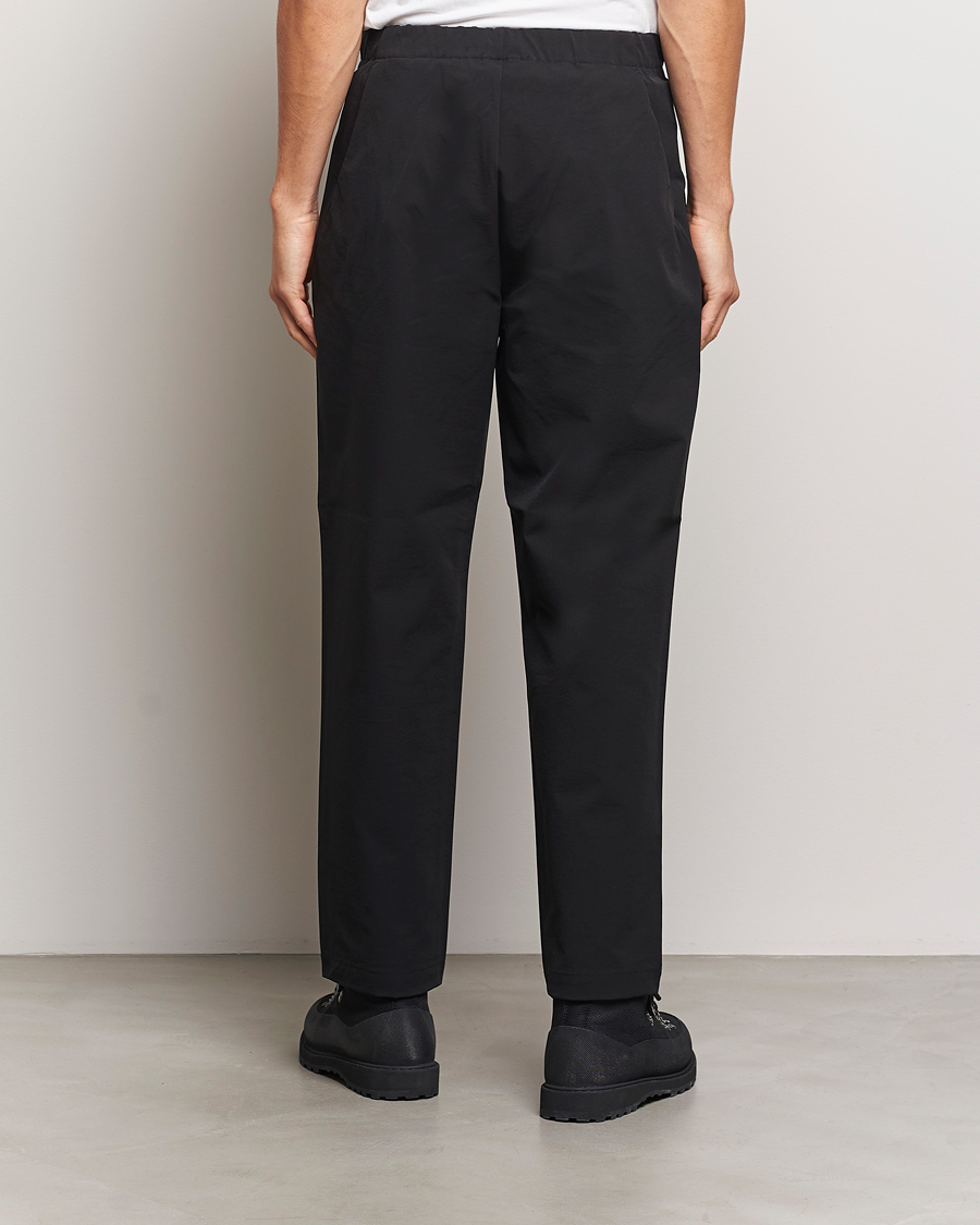 Uomini | Pantaloni | Goldwin | One Tuck Tapered Stretch Pants Black