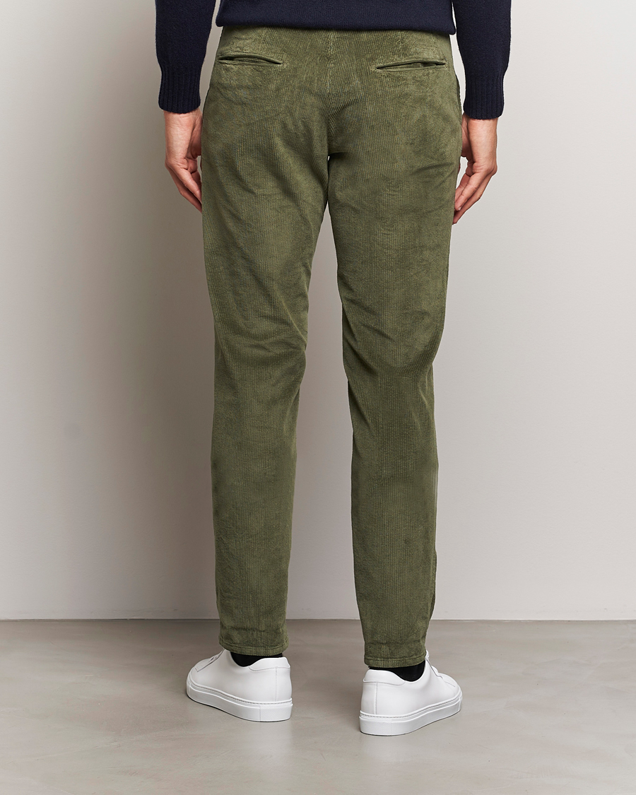 Uomini | Pantaloni | Incotex | Slim Fit Leisure Cord Slacks Dark Green