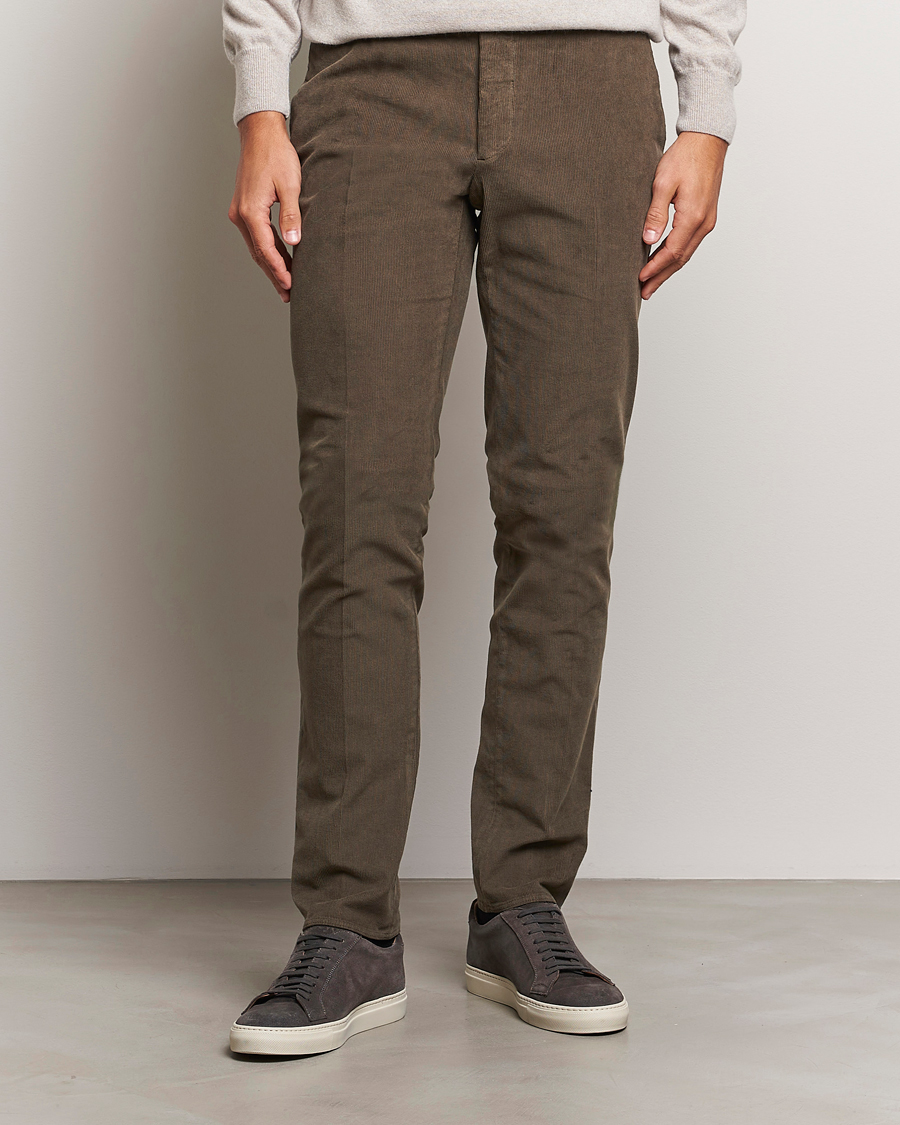 Uomini | Pantaloni | Incotex | Slim Fit Baby Corduroy Trousers Brown
