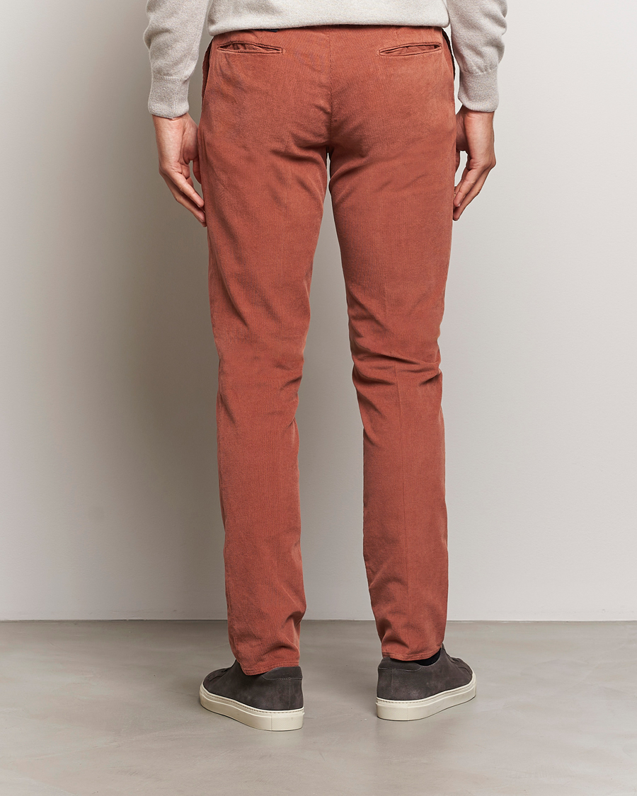 Uomini | Pantaloni | Incotex | Slim Fit Baby Corduroy Trousers Vintage Red