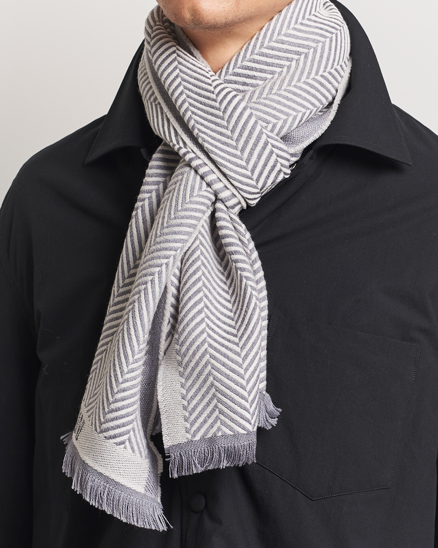 Uomini | Giorgio Armani Wool Chevron Scarf Light Grey | Giorgio Armani | Wool Chevron Scarf Light Grey