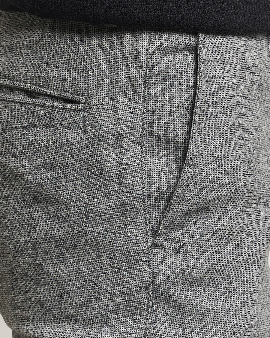 Uomini | Pantaloni | Incotex | Slim Fit Washed Wool Stretch Slacks Light Grey