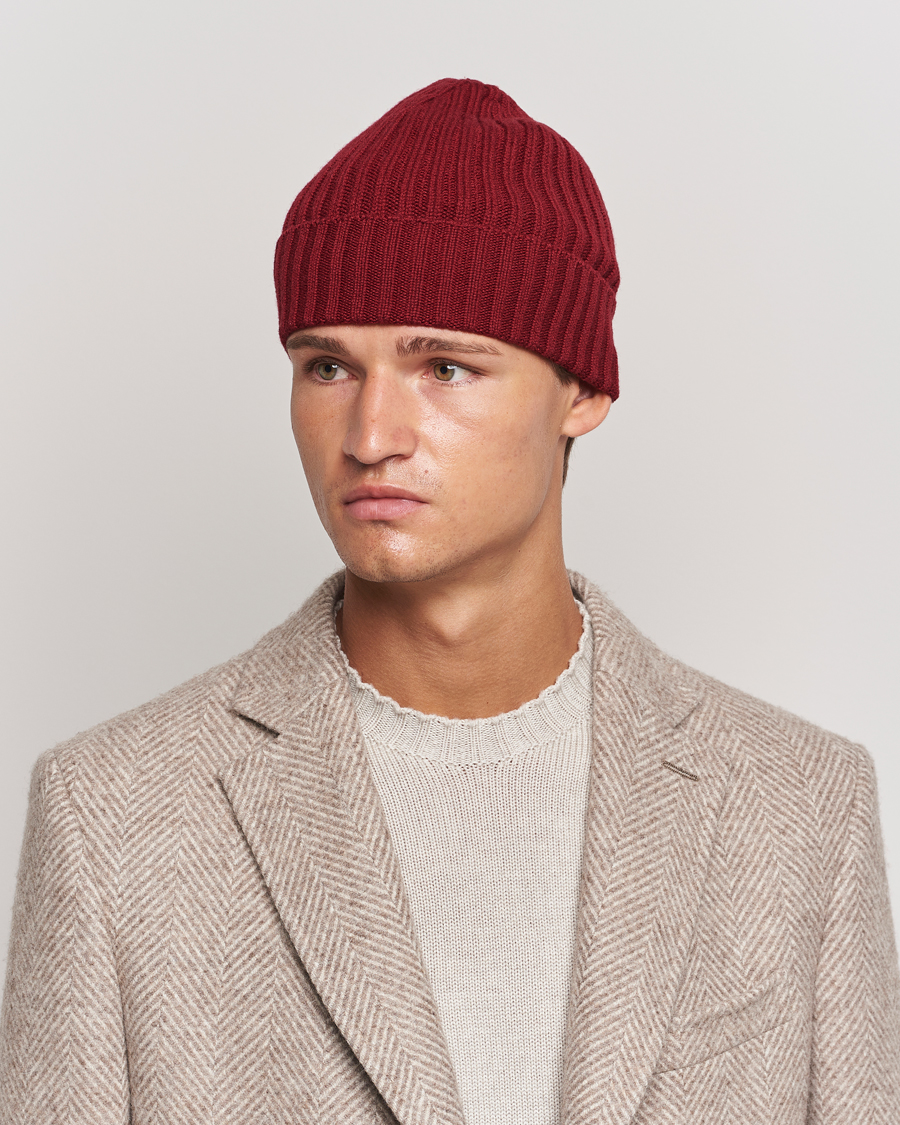 Uomini | Piacenza Cashmere Ribbed Cashmere Beanie Burgundy | Piacenza Cashmere | Ribbed Cashmere Beanie Burgundy