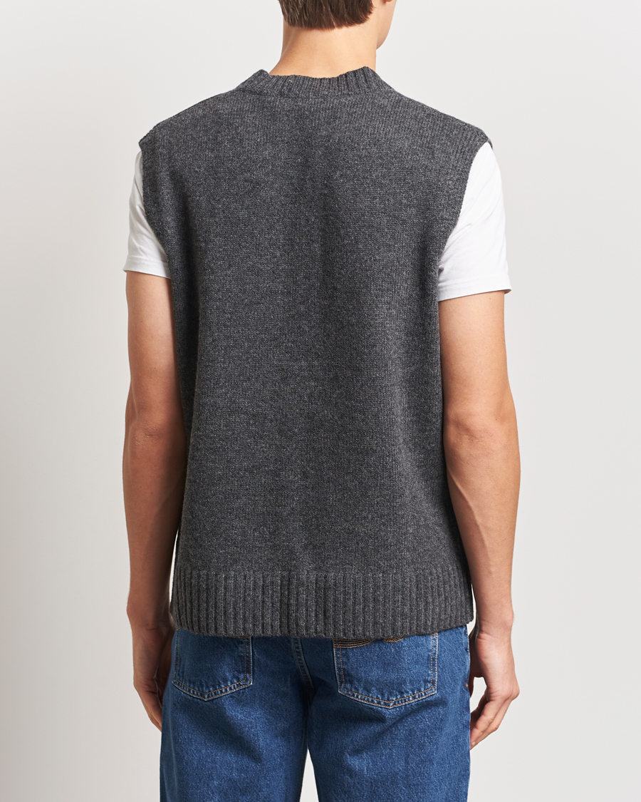Uomini | Maglieria | A Day's March | Wigtown Lambswool V-Neck Vest Charcoal