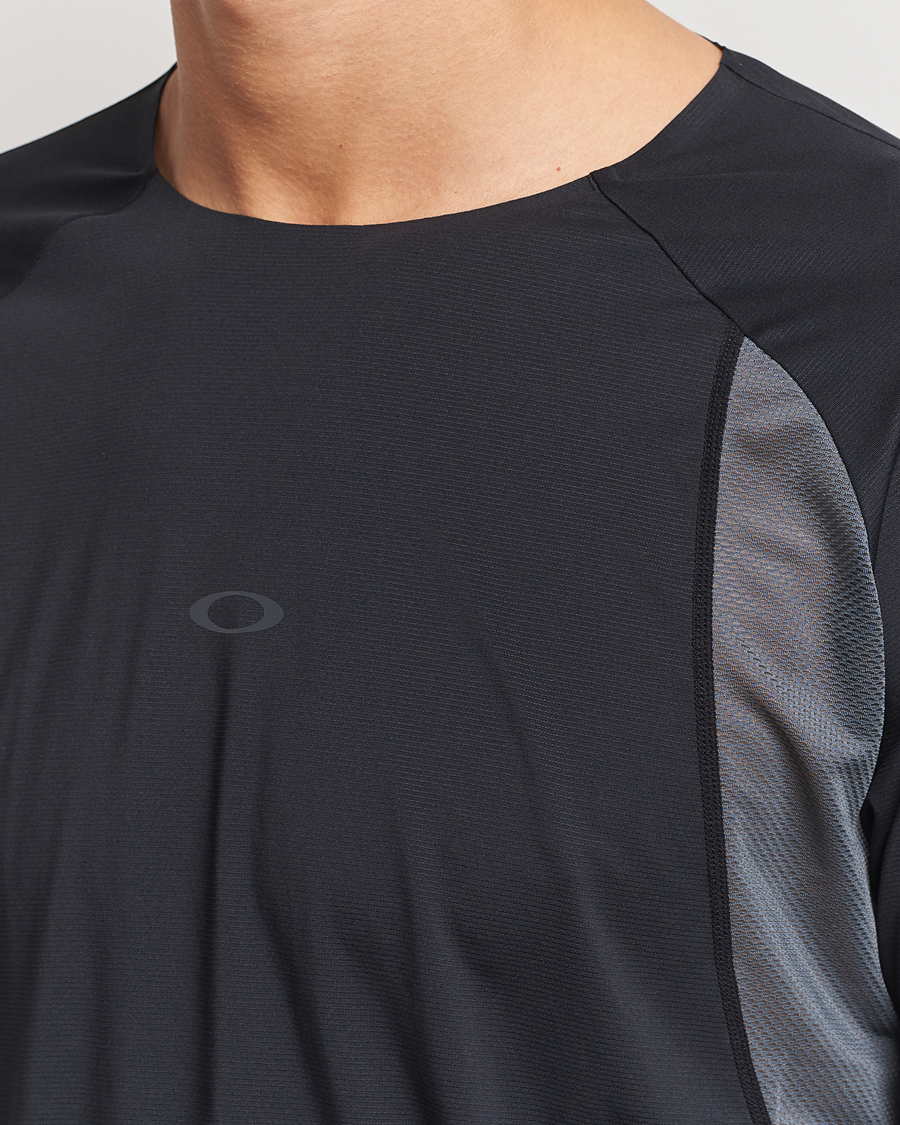 Uomini | T-shirt | Oakley | Pursuit Pro Long Sleeve T-Shirt Blackout